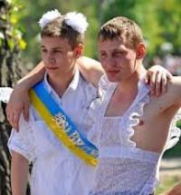 Донецким выпускникам посоветовали успеть напиться и отправиться спать до 8 вечера